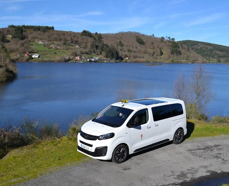 taxi en portomarin vista al rio