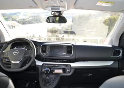Aquí está el puesto de mando del arquitecto del taxi en el Camino de Santiago, y el lugar para el copiloto.