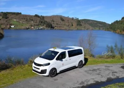Uno de los muchos paisajes preciosos de Portomarín al lado del río. Lugares donde puedo llevarte con mi taxi para que disfrutes al máximo de tu visita.